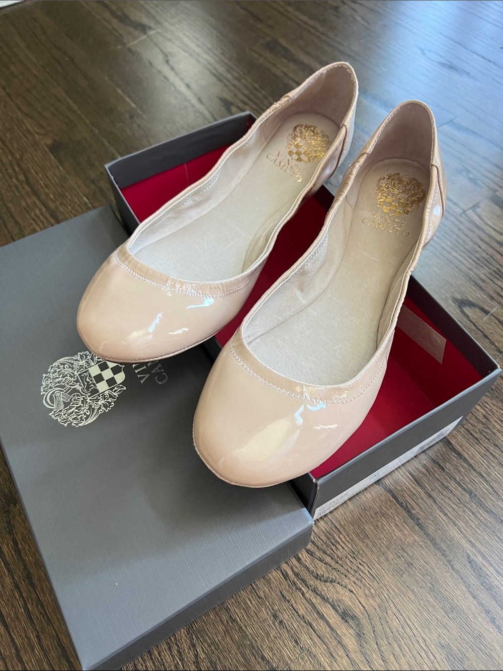 Vince Camuto light tan Patent Leather Ballet Flats, size 9, NIB